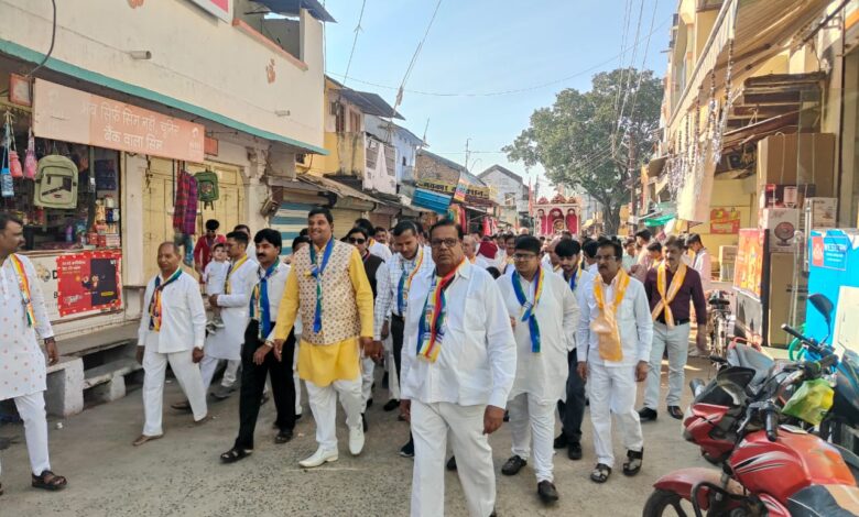 धूमधाम से निकली जैन समाज की रथ यात्रा धूमधाम से निकली जैन समाज की रथ यात्रा