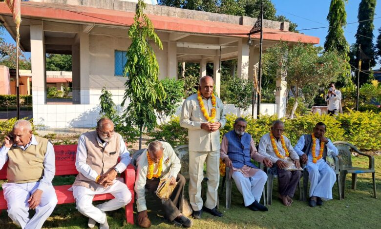 राष्ट्रीय पेंशनर्स दिवस पर वरिष्ठ पेंशनरों का सम्मान किया गया।