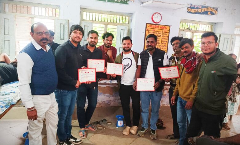 *रतनगढ़ के समाजसेवी वह युवा साथियों के द्वारा देश हित रक्तदान शिविर रखा गया*