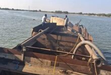 जिला प्रशासन ने की बडी कार्यवाही डूब क्षेत्र से अवैध रैती उत्‍खनन करते पांच बडी एवं 3 छोटी नावे जप्‍त…!!*