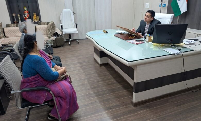 सायबर सेल नीमच की सक्रियता से बुजुर्ग दंपत्ति के बचे 60 लाख रूपये*, *मनी लांड्रिग केस के नाम पर बुजुर्ग दंपत्ति को किया था डिजिटल अरेस्ट*