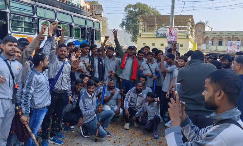 *विहिप बजरंग दल का शौर्य संचलन रामपुरा से बजरंगियों का दल हुआ नीमच के लिए रवाना, राष्ट्रीय कवि मुकेश मोलवा का होगा उद्बोधन* *विहिप बजरंग दल का शौर्य संचलन रामपुरा से बजरंगियों का दल हुआ नीमच के लिए रवाना, राष्ट्रीय कवि मुकेश मोलवा का होगा उद्बोधन*