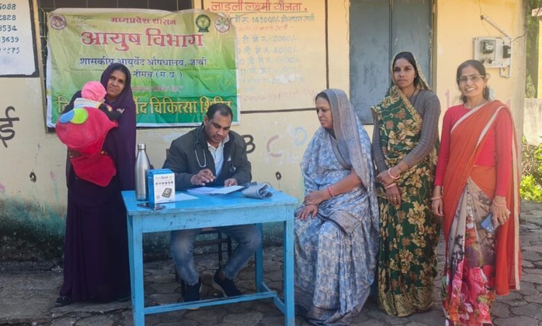 हनुमंतिया में नि:शुल्‍क आयुर्वेद चिकित्‍सा शिविर सम्‍पन्‍न- 38 रोगियों ने लिया स्‍वास्‍थ्‍य लाभ