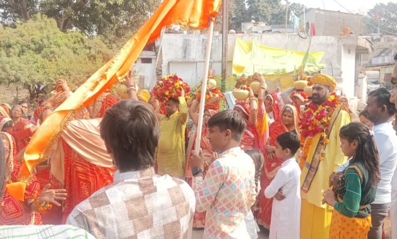 कलश यात्रा के साथ हुआ नगर में भागवत कथा का प्रारंभ