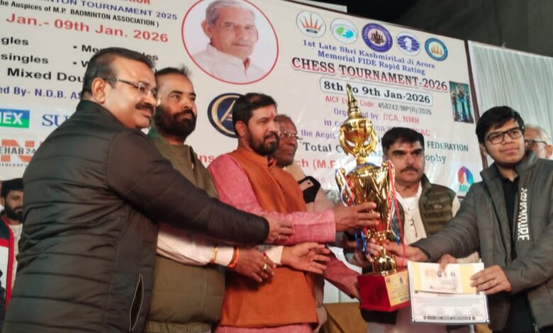 स्वर्गीय कश्मीरी लाल जी अरोरा स्मृति शतरंज प्रतियोगिता गंगानगर परिवार ने सैकड़ो बच्चों के भविष्य के द्वार खोल दिए हैं -श्री गुप्ता