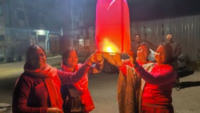 खूब उड़ी पतंगें खेले गिल्ली डंडे रात में उडाये विशिंग लेम्प