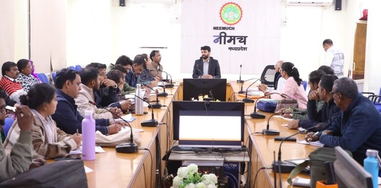 अति उच्‍च जोखिम वाली गर्भवती महिलाओं का बेहतर प्रबंधन सुनिश्चित करें- श्री चंद्रा मातृ मृत्‍यु समीक्षा बैठक में कलेक्‍टर ने दिए निर्देश