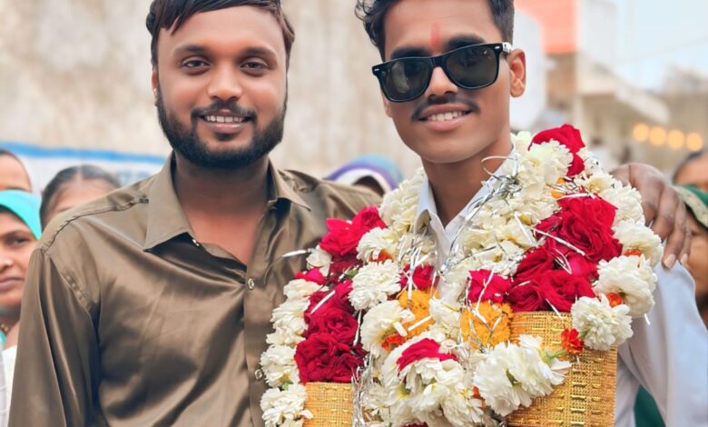 कहार भोई समाज के युवक का सीआरपीएफ में चयन:रामपुरा में जश्न का माहौल, परिजनों ने दी भव्य विदाई