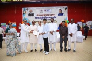 मेरे सपनों का भारत’ में विद्यार्थियों ने रंगों से उकेरी विकसित भारत की कल्पना
युवा पीढ़ी के सपनों में भारत का उज्ज्वल भविष्य : विधायक श्री सकलेचा