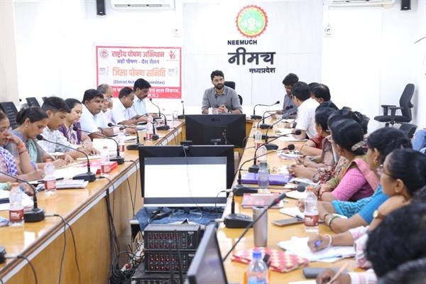 कलेक्टर की अध्यक्षता में जिला पोषण समिति की बैठक संपन्न