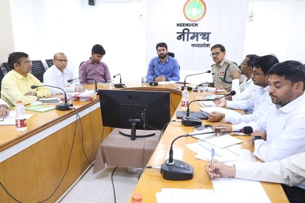 कलेक्टर की अध्यक्षता में जिला सड़क सुरक्षा समिति की बैठक संपन्न