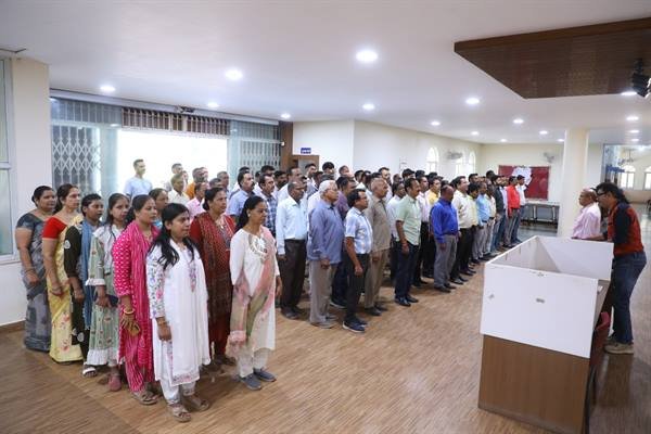 राष्ट्रगान, राष्ट्रगीत एवं मध्यप्रदेश गान के सामूहिक गायन से माह की शुरुआत