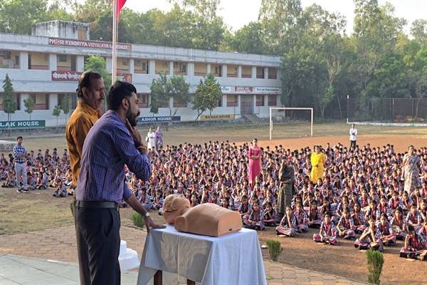 सेवा संकल्प अभियान के अंतर्गत पीएम श्री केंद्रीय विद्यालय में विद्यार्थियों को दिया गया सीपीआर का प्रशिक्षण