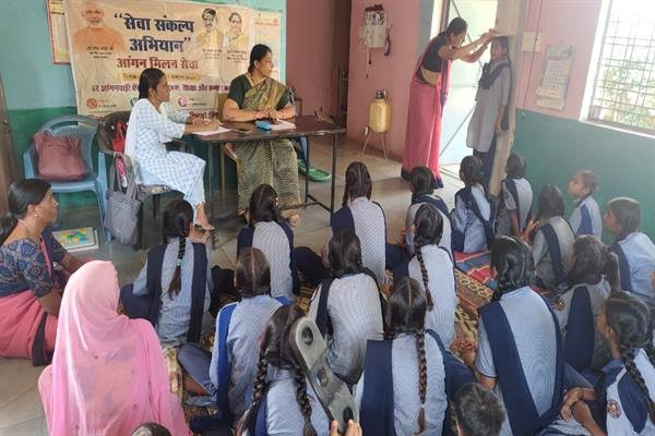 पोषण माह अंतर्गत किशोरी बालिका विकास शिविर आयोजित