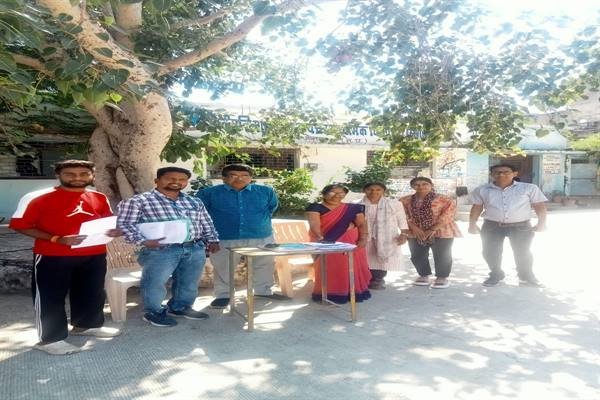 मतदाता सूची में पात्र मतदाताओं के नाम जोड़ने मतदान केंद्रों पर विशेष कैंप आयोजित
