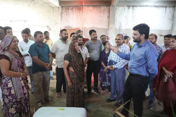 आचार्य विद्यासागर गौ-संवर्धन योजना से पुष्पाबाई बनीं आत्मनिर्भर