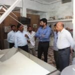 मुख्यमंत्री जनविश्वास अभियान के तहत कलेक्टर ने दुग्ध सहकारी समिति का किया निरीक्षण