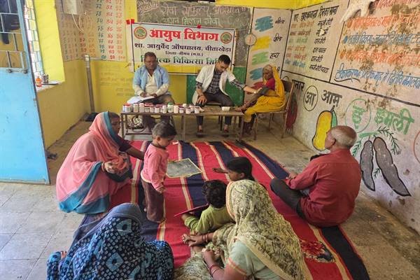 चिताखेड़ा में निःशुल्क आयुर्वेद चिकित्सा शिविर संपन्न