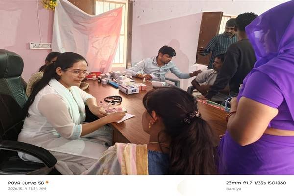 राष्ट्रीय विधिक सेवा प्राधिकरण की 60 दिवसीय मेगा ड्राइव के तहत ग्राम बर्डिया में विशेष स्वास्थ्य परीक्षण शिविर आयोजित