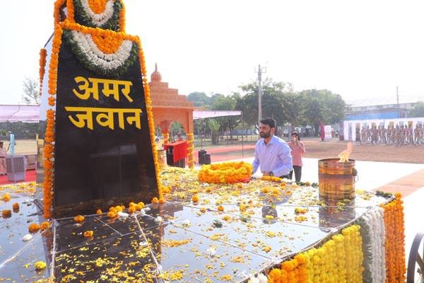 पुलिस स्मृति दिवस पर शहीद पुलिसकर्मियों को नमन