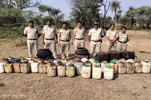 अवैध मदिरा के विरुद्ध आबकारी विभाग की कार्रवाई