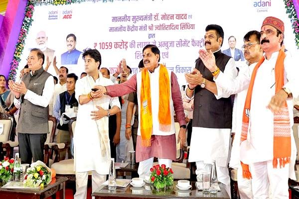 प्रदेश में सभी तरह के उद्योगों की स्थापना पर जोर, युवाओं के लिए रोजगार प्राथमिकता: मुख्यमंत्री डॉ. यादव | दस्यु प्रभावित क्षेत्र अब प्रगति से बना रहा है नई पहचान गुनिया नदी के पुनर्जीवन के लिए लेंगे केन्द्र सरकार का सहयोग मुख्यमंत्री डॉ. यादव ने दी है विक