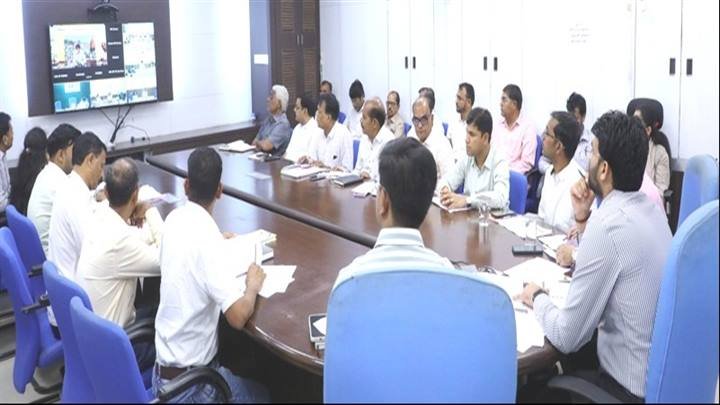 ए.सी.एस. डॉ.राजेश राजौरा ने ली उज्जैन संभाग की समीक्षा बैठक