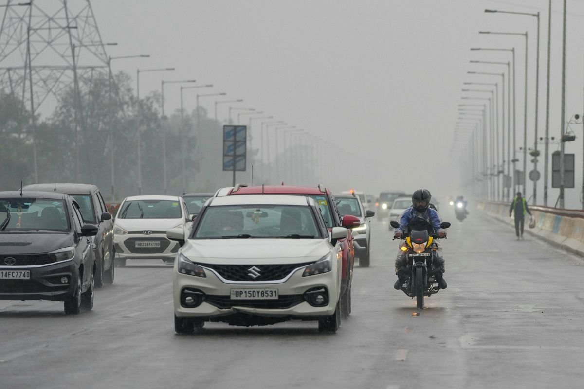 Delhi Weather: गजब रहा दिल्ली में मार्च महीना, प्रदूषण, गर्मी और बारिश-तीनों ने बनाया रिकॉर्ड