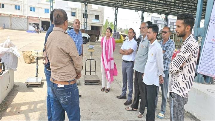 एसडीएम नीमच ने किया उपार्जन केंद्रों का निरीक्षण
