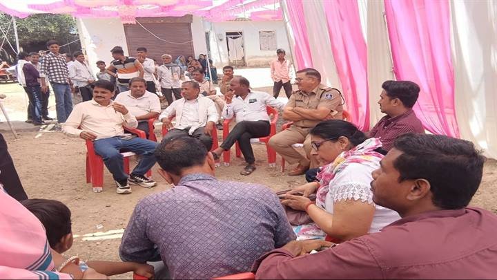 मेहमानों से पहले पहुंची प्रशासन की टीम - ग्राम पोखरदा में बाल विवाह रूकवाया
