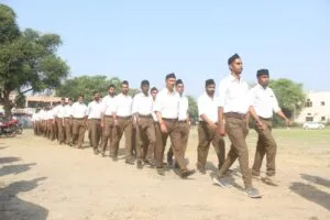 कैबिनेट मंंत्री सखलेचा ने लिया पथ संचलन में भाग, स्वयं सेवकों के साथ की कदमताल