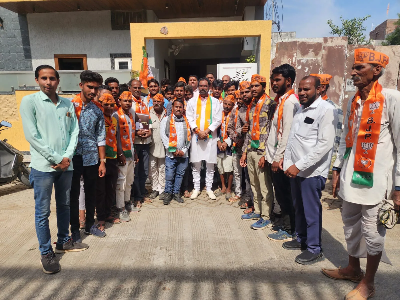 चुकनीखेड़ा के लोगों ने कांग्रेस छोड भाजपा की सदस्यता ली