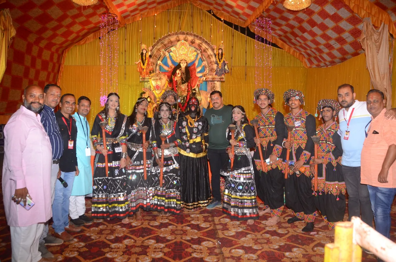 डायमंड रोटरी डांडिया में माँ भक्ती के मधुर संगीत पर जमकर झूमें गरबा रासधारी, नवमी पर चरम पर रहा उत्साह