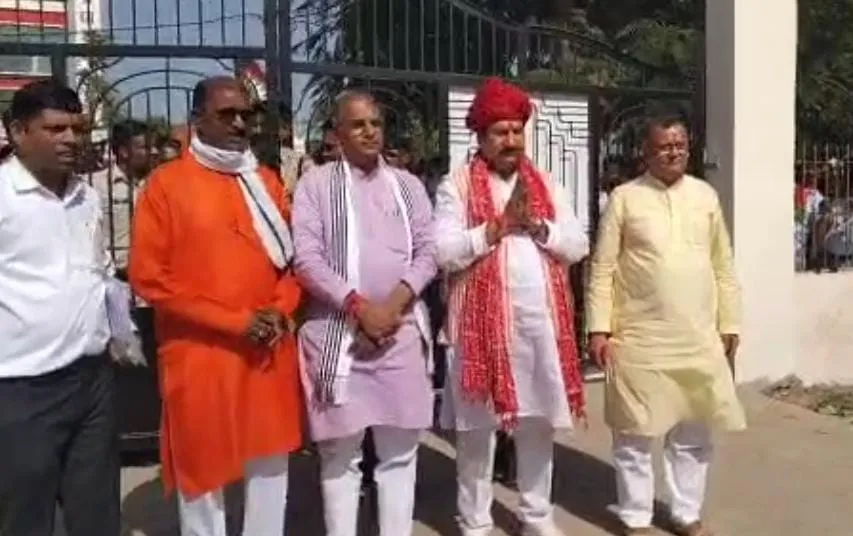 भाजपा प्रत्याशी दिलीप बापू ने नामांकन किया दाखिल, निकली भव्य विजय संकल्प वाहन रैली
