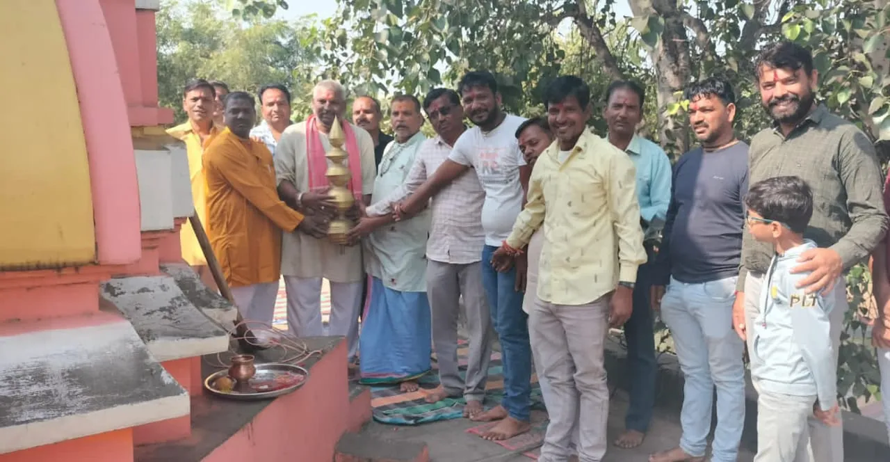 पुराने मंदिर भवन व शिखर को हटाने के लिए किया भूमि पूजन, ग्वालटोली में एक करोड़ 11 लाख रुपए की लागत से बनेगा नया मंदिर