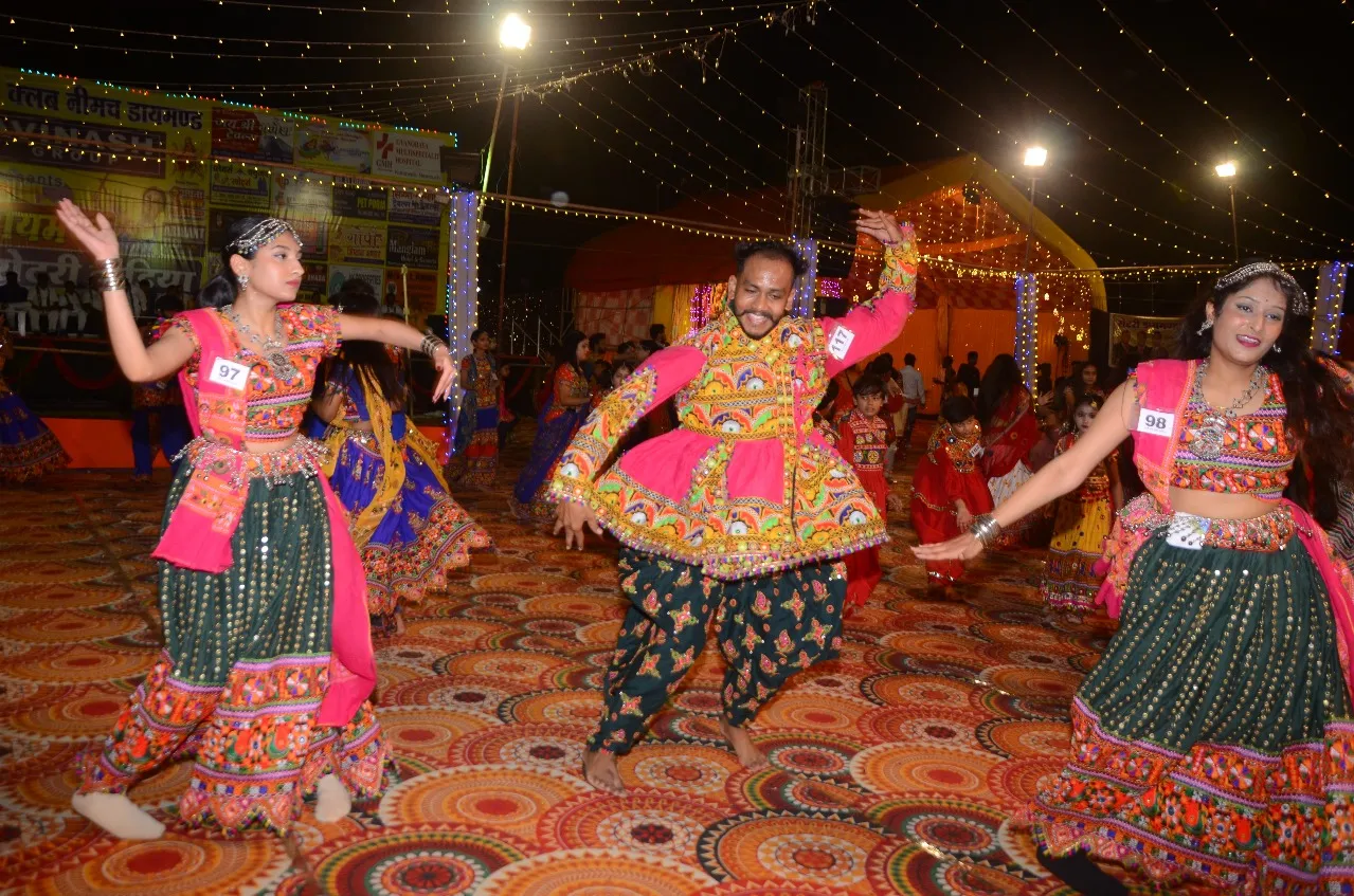 डायमंड रोटरी डांडिया पंडाल में जमकर हुआ गरबा भक्ति रास