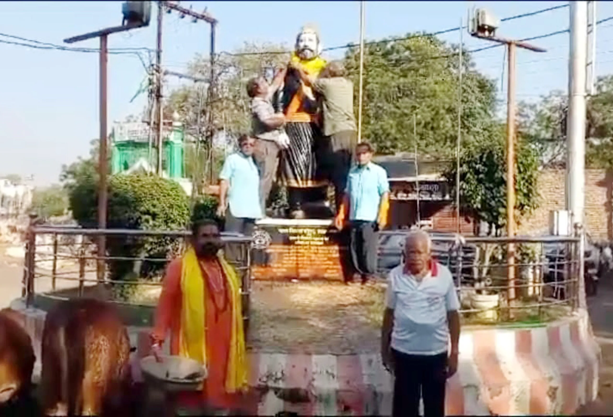 महाराज छत्रपति शिवाजी प्रतिमा स्थित स्मारक पर नवम स्थापना वर्ष समारोह के अवसर पर स्वच्छता अभियान