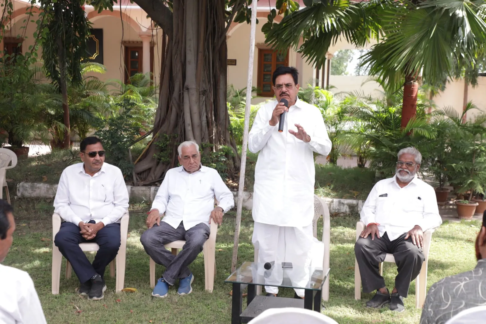 आगामी विधानसभा के संदर्भ में सहकारिता मंत्री आंजना ने प्रमुख नगर कांग्रेस कार्यकर्ताओ की बैठक ली