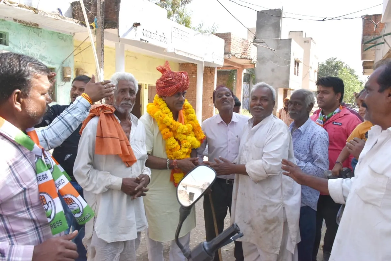 कांग्रेस प्रत्याशी उमरावसिंह ने लिया जनता का आशीर्वाद, जवाहर नगर में नागरिकों ने किया भावभीना स्वागत, गांवों में अपार समर्थन