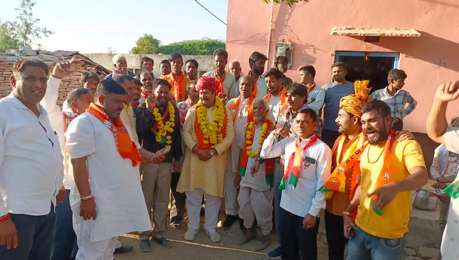 प्रियंका गांधी कहती है कि राम जी को वनवास 13 साल का हुआ था ,वहीं दूसरी और उनकी माताजी सोनिया गांधी ने भगवान श्री राम को काल्पनिक बताया तथा उनके अस्तित्व पर ही प्रश्न चिन्ह लगाकर न्यायालय में हलफनामा तक पेश कर दिया था- दिलीपसिंह परिहार