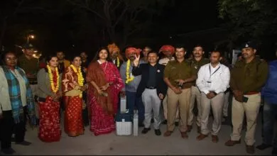 नीमच जिले में 84 प्रतिशत से अधिक मतदान संपन्न, पोलिंग पार्टिया सामग्री जमा केंद्र नीमच पर पहुंची