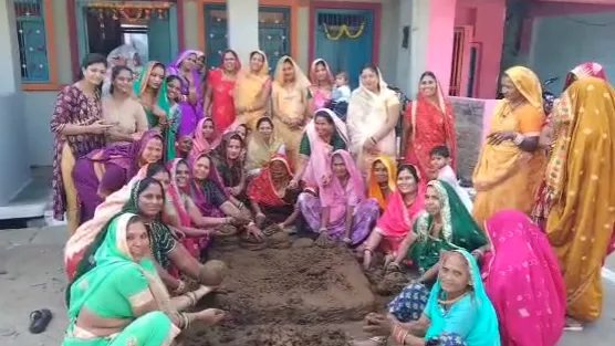 शहर सहित अंचल में हुई गोवर्धन और गायों की पूजा, हर्षोल्लास के साथ मनाया गया गोवर्धन पर्व शहर सहित अंचल में हुई गोवर्धन और गायों की पूजा, हर्षोल्लास के साथ मनाया गया गोवर्धन पर्व