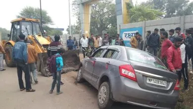 Accident : बालाजी धाम बघाना अनियंत्रित कार उतरी नाले में – Oh My God, News-1