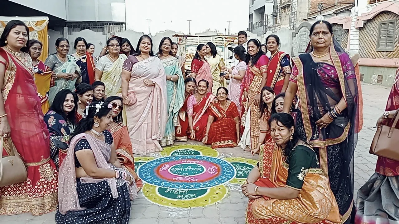 श्री पार्श्वनाथ दिगंबर जैन महिला मंडल नीमच ने मनाया दीपावली मिलन समारोह, सह भोज के साथ संपन्न