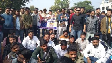 श्री रा.रा. करणी सेना रा.अध्यक्ष सुखदेव सिंह की हत्या के विरोध ओर दोषियों पर कार्यवाही की मांग, करणी सैनिकों ने किया चक्का जाम, 24 घण्टे का दिया अल्टीमेटम, नहीं तो नीमच बन्द के साथ राजमार्ग होगा जाम श्री रा.रा. करणी सेना रा.अध्यक्ष सुखदेव सिंह की हत्या के विरोध ओर दोषियों पर कार्यवाही की मांग, करणी सैनिकों ने किया चक्का जाम, 24 घण्टे का दिया अल्टीमेटम, नहीं तो नीमच बन्द के साथ राजमार्ग होगा जाम