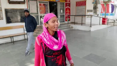 पट्टे के नाम पर नगर पालिका कर्मचारियों द्वारा की जा रही रुपयों की मांग, गरीब परित्याग महिला ने जनसुनवाई में लगाई गुहार पट्टे के नाम पर नगर पालिका कर्मचारियों द्वारा की जा रही रुपयों की मांग, गरीब परित्याग महिला ने जनसुनवाई में लगाई गुहार