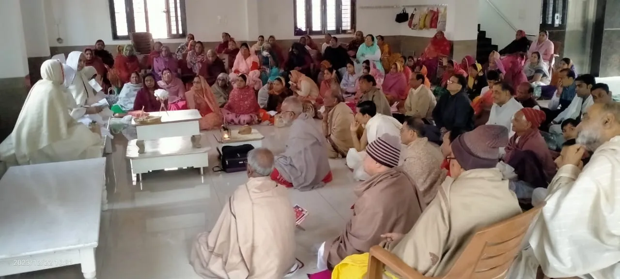 Without renouncing worldly pleasures सांसारिक सुखों के त्याग बिना आत्म कल्याण का मार्ग नहीं मिलता- अमीपूर्णा श्री जी Good News No.1