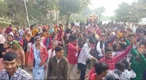 dark brown सांवरे श्याम की पालकी यात्रा में उमडे श्रद्धालु Good No1 2 dark brown सांवरे श्याम की पालकी यात्रा में उमडे श्रद्धालु Good No1