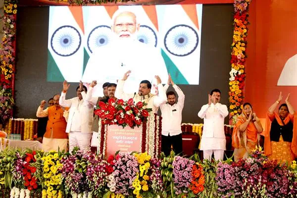 श्रमिकों को सम्मान और वंचितों को मान दिलाना हमारी प्राथमिकता – प्रधानमंत्री श्री मोदी Good News No.1 श्रमिकों को सम्मान और वंचितों को मान दिलाना हमारी प्राथमिकता – प्रधानमंत्री श्री मोदी Good News No.1