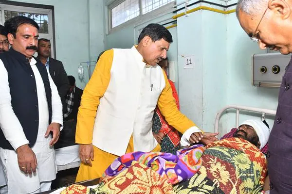 Deceased Passengers दिवंगत यात्रियों के परिजनों को दी सांत्वना बस दुर्घटना के घायलों का जाना हाल, मुख्यमंत्री डॉ. मोहन यादव गुना पहुंचे Good News 1 Deceased Passengers दिवंगत यात्रियों के परिजनों को दी सांत्वना बस दुर्घटना के घायलों का जाना हाल, मुख्यमंत्री डॉ. मोहन यादव गुना पहुंचे Good News 1